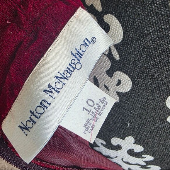 Vintage Merlot Deep Red Velour Skirt Sz 10 A Line Renaissance Dark Academia - Picture 9 of 10